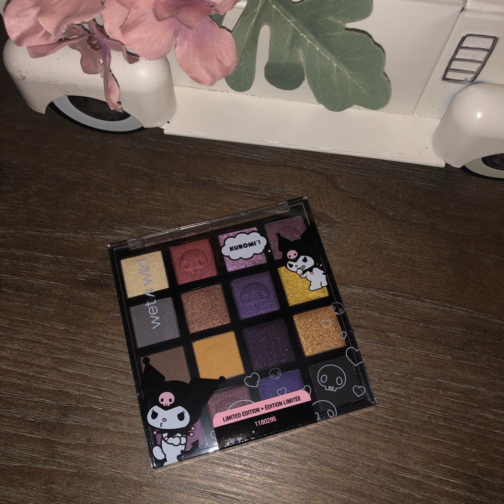 Kuromi Sanrio Eyeshadow Palette